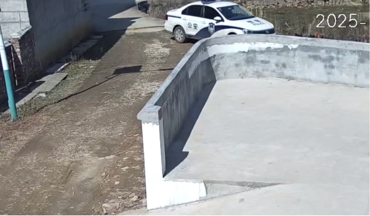 【】  近日，湖南湘潭湘乡市中沙镇中沙村一名村民在红网“问政湖南”栏目举报称，中