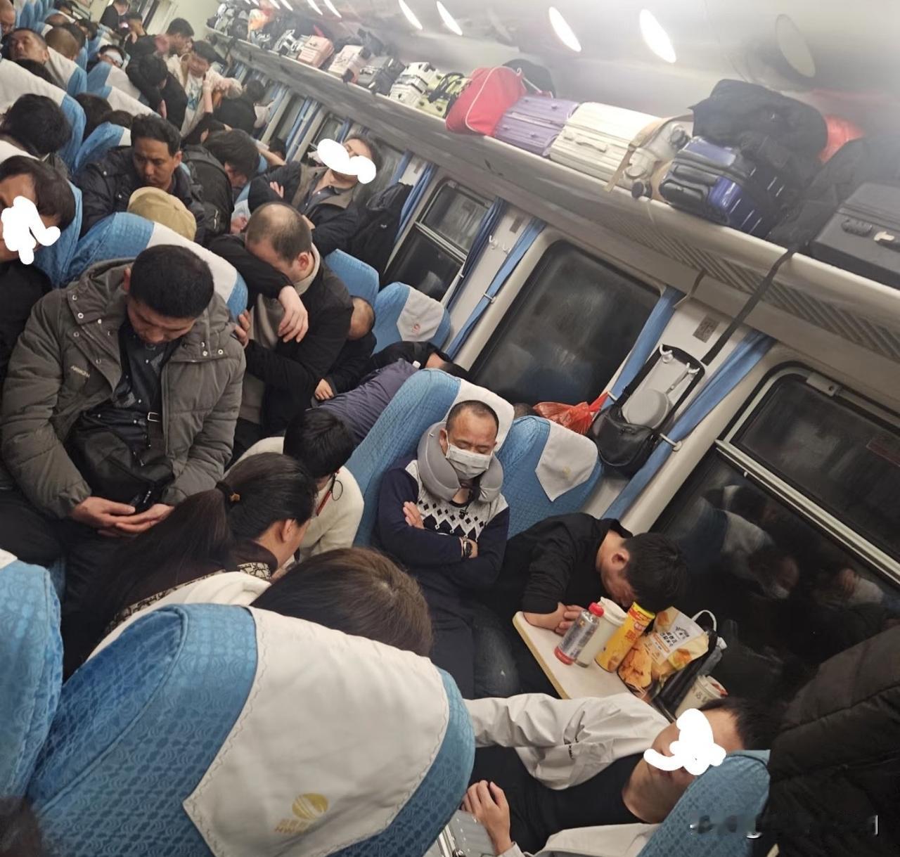 很多人背上行囊去外务工，过年的时候再从城市回到故乡。这趟春运的洪流，本质上和当年