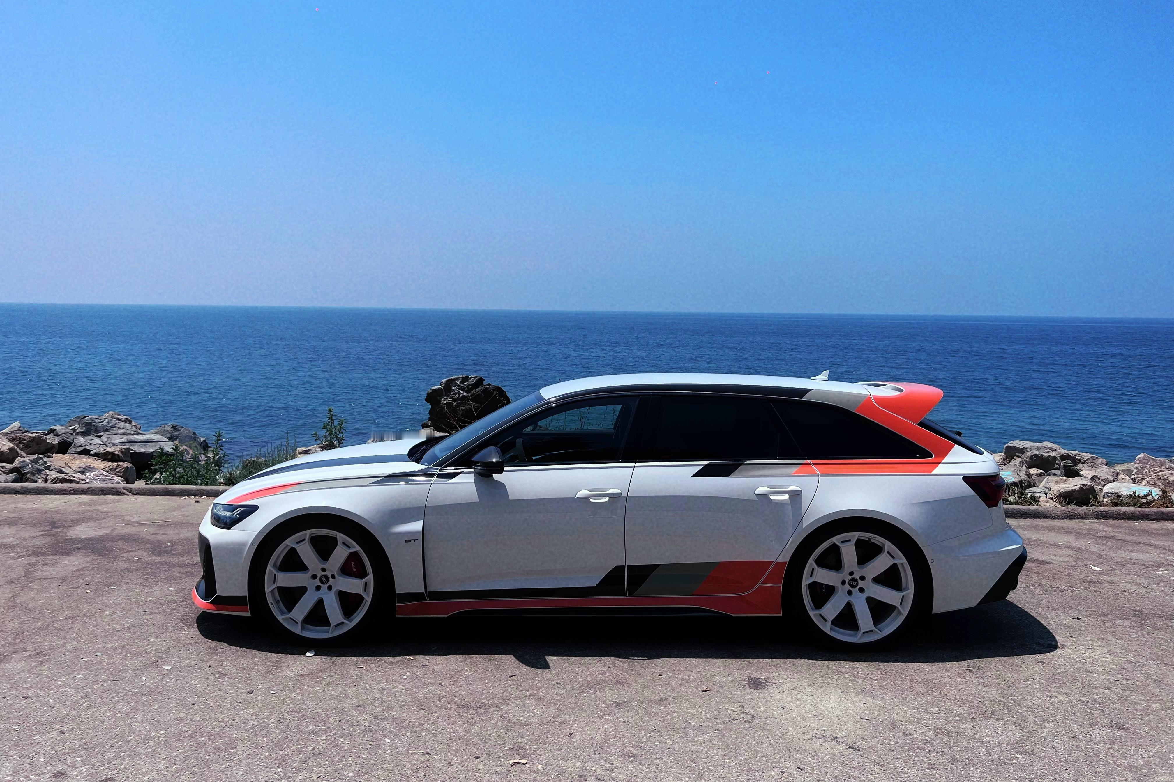 假装在度假 [色] 奥迪RS 6 GT ​​​
