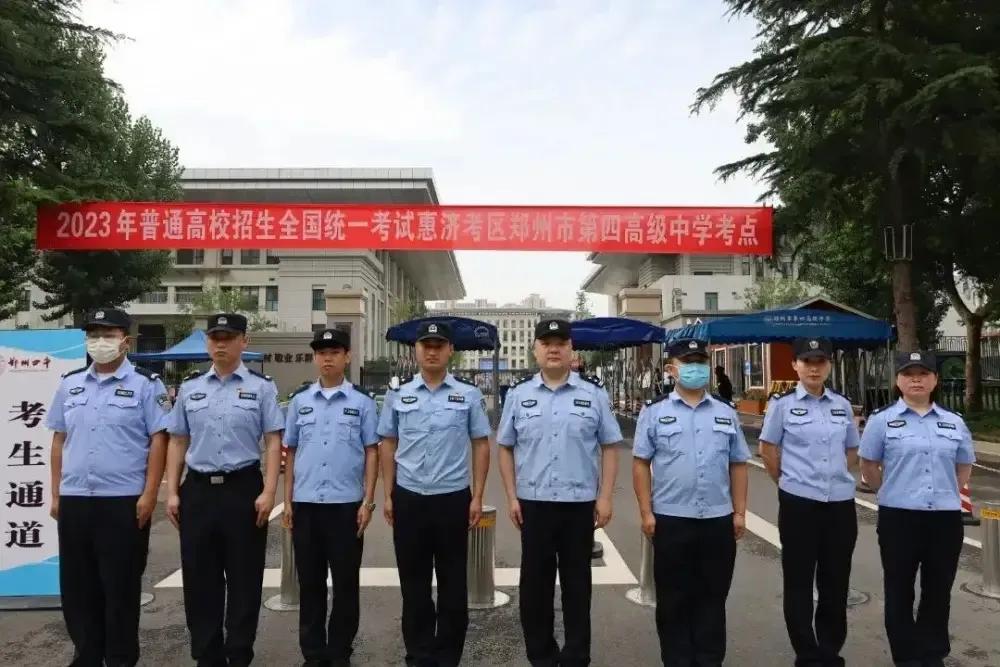 河南高考笔芯预算高达130万？

郑州考试中心最新回应称，给学生提供的笔是通过公