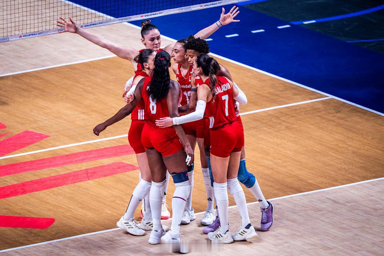 【2026世界女排联赛 总决赛：中国女排0比3土耳其女排 】北京时间25日晚上，