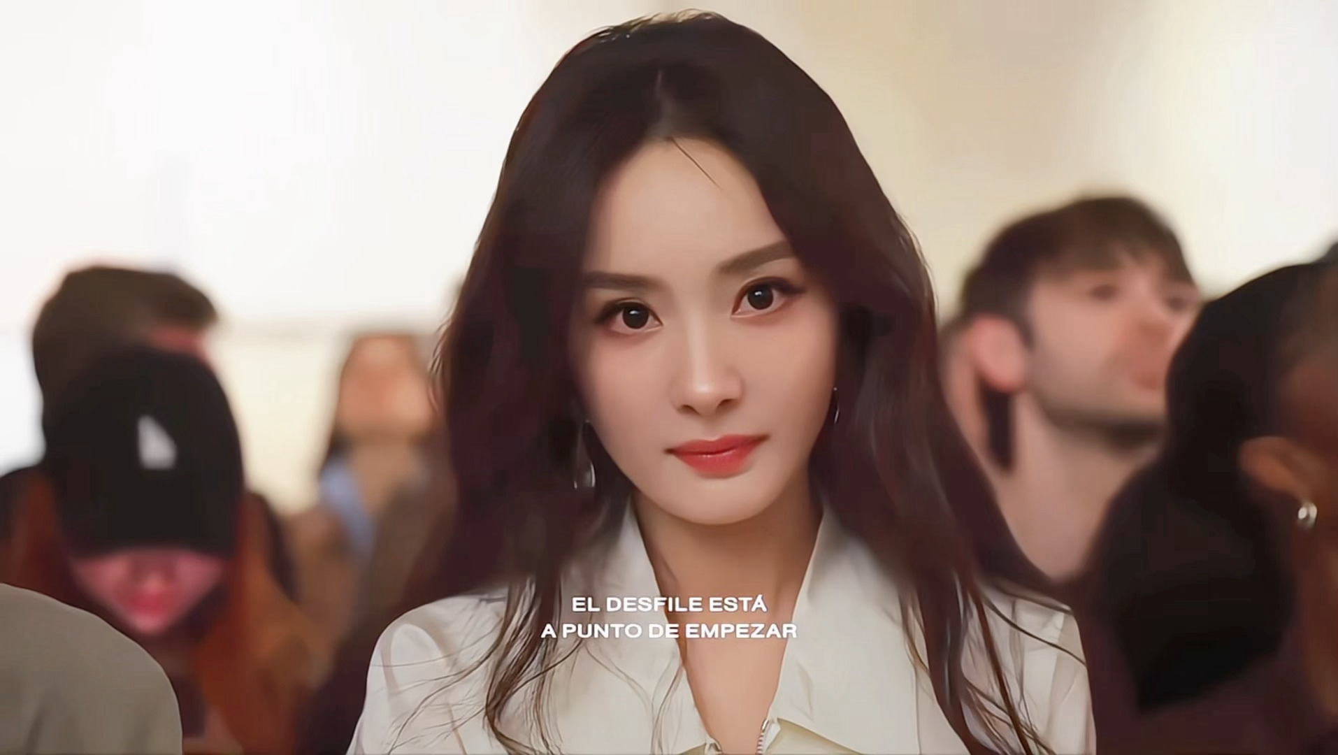 隔着屏幕传来姐姐的香气…太美了杨幂🤒 Prada直播