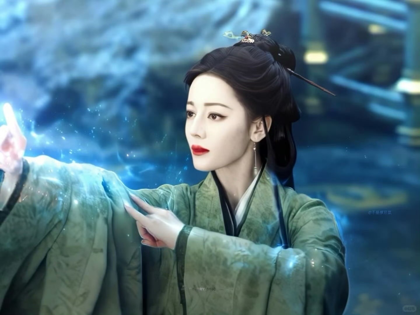 这样的迪丽热巴我从未见过白日提灯 窝囊西红柿、疯批青苹果…迪丽热巴在这部剧里的人