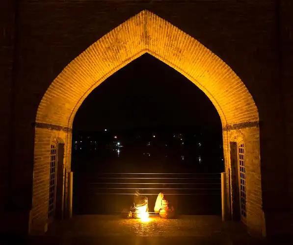 信号被人为抹除！
追踪器集体失灵，伊朗“黑色油流”正在改写全球油价。
 
伊朗原