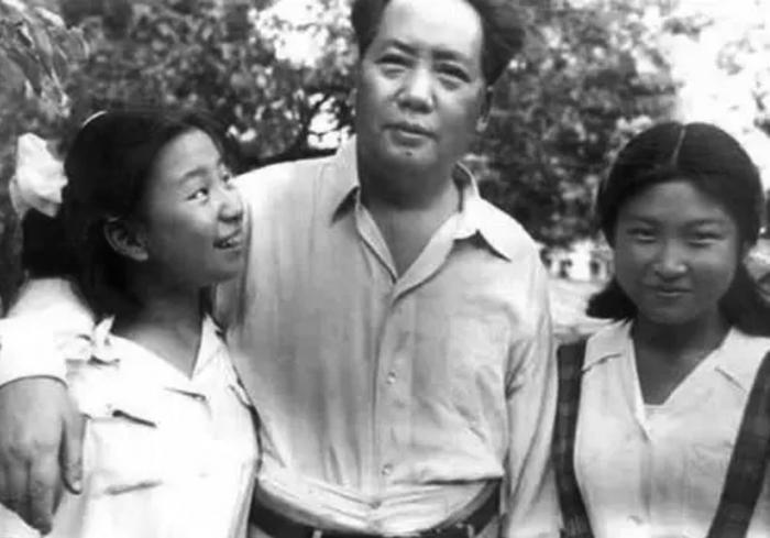 1975年，毛主席见到女儿李讷，江 青提议让李讷担任北京市委书记一事，毛主席是怎