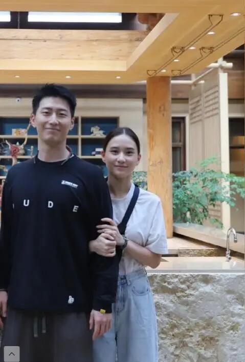 窦骁 何超莲赌王千金与窦骁的爱情传奇在巴厘岛上的梦幻婚礼现场，何超莲与窦骁的故事