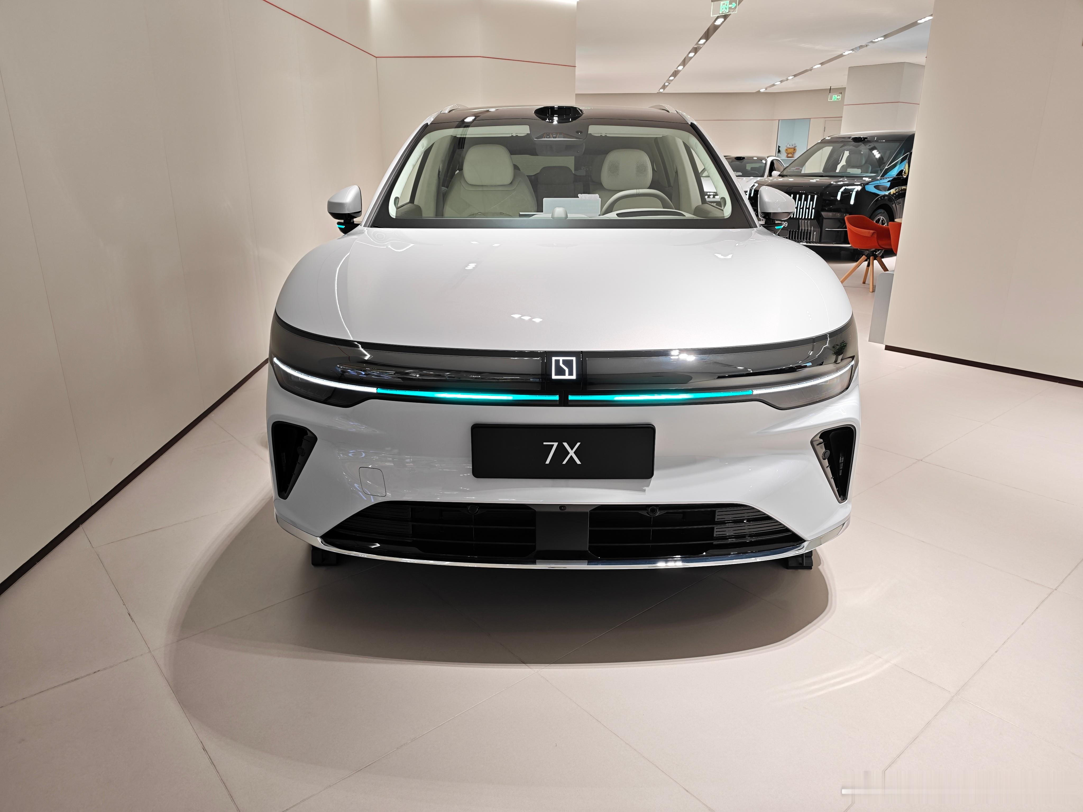 来看下焕新极氪7X 前后保和背门都变了 ​​​