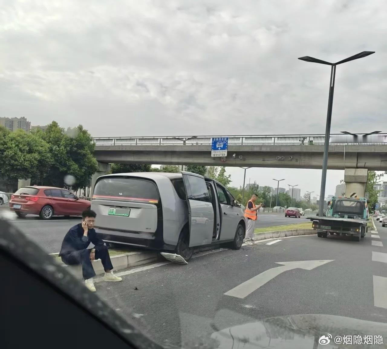 隔离带完美贴合，这是真有轨电车，Mega不愧是高铁[嘻嘻]汽场全开汽车[超话] 
