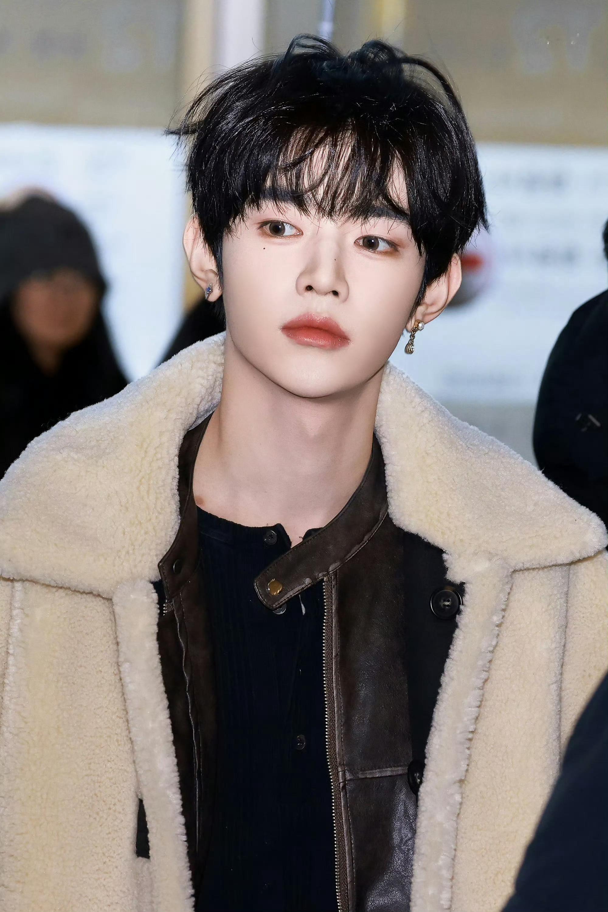 章昊韩束预热 章昊韩束预热节奏🈶1月20日预热，1月22日官宣ZB1解散后的首