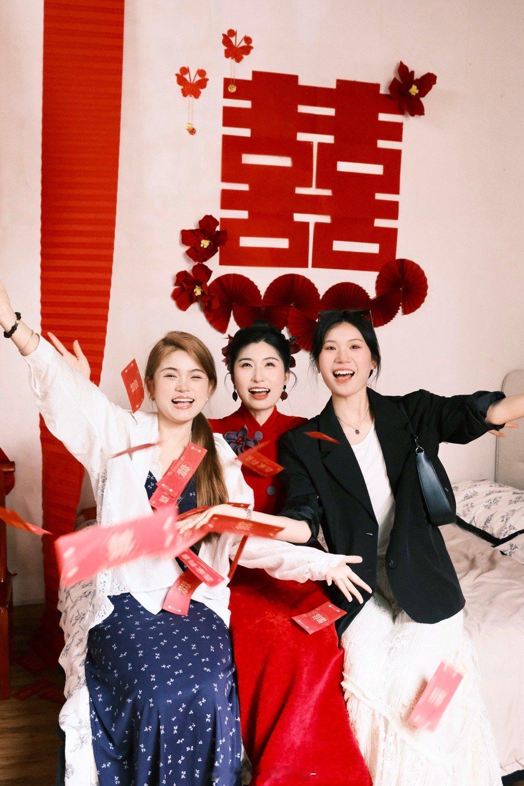 此刻感到幸福 因为她很幸福 新婚快乐❤️ ​​​