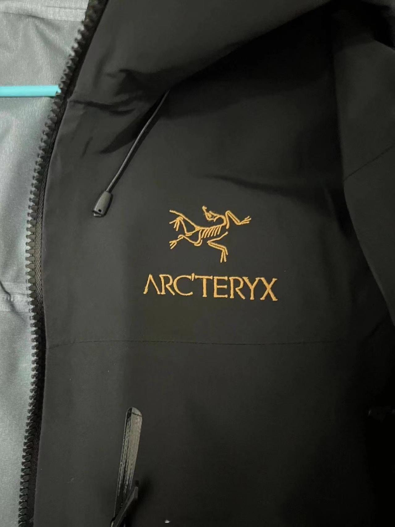 1万多衣服被88岁老人9块卖了省流：老人及家属找到了部分衣物并提出赔偿5000多