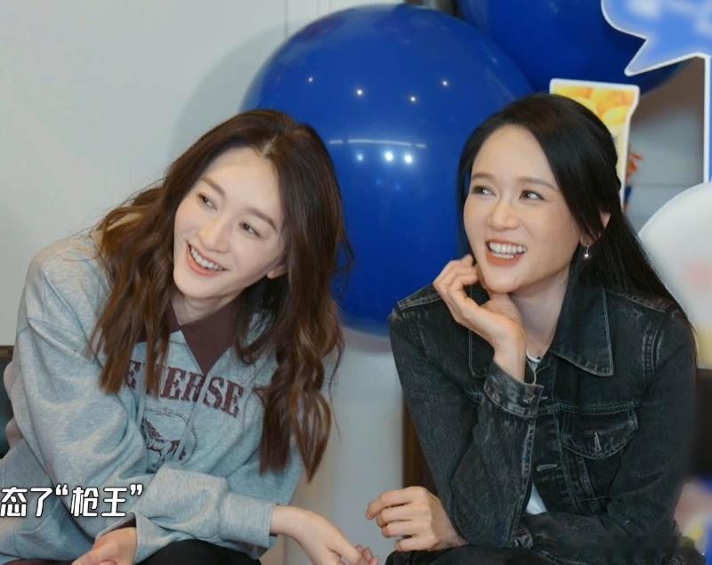 看李小冉跳什么都像心愿便利贴哈哈哈哈哈李小冉沉浸式肢体猜诗游戏，一顿温柔比划氛围