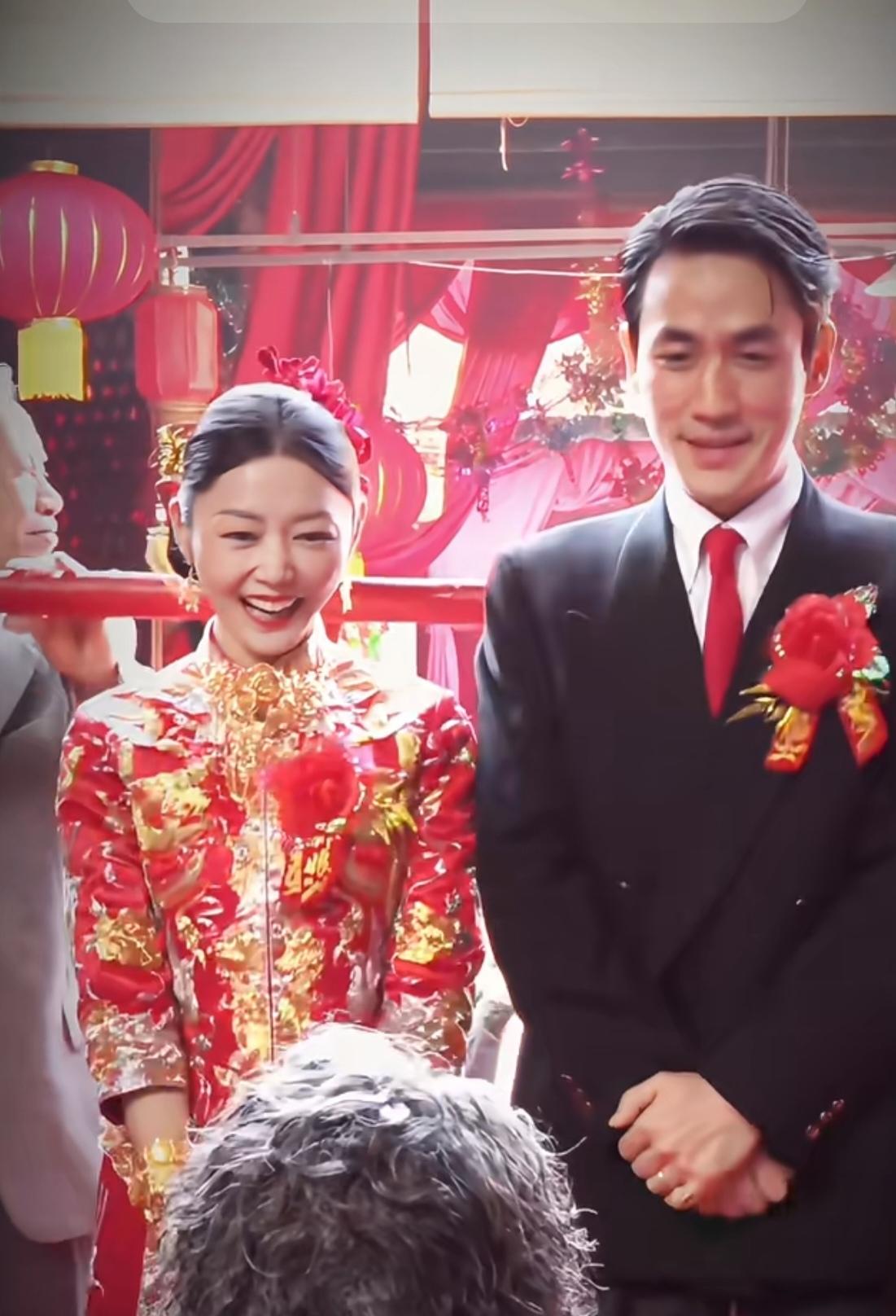 《空枪》主要讲的是朱一龙扮演的万梓强和卫诗雅扮演的空姐两人相识后味气相投，通过不