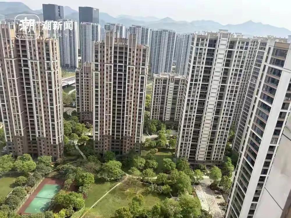 杭州一知名小区挂牌房源多达1700套
杭州贝壳研究院的数据显示，2025年7月全