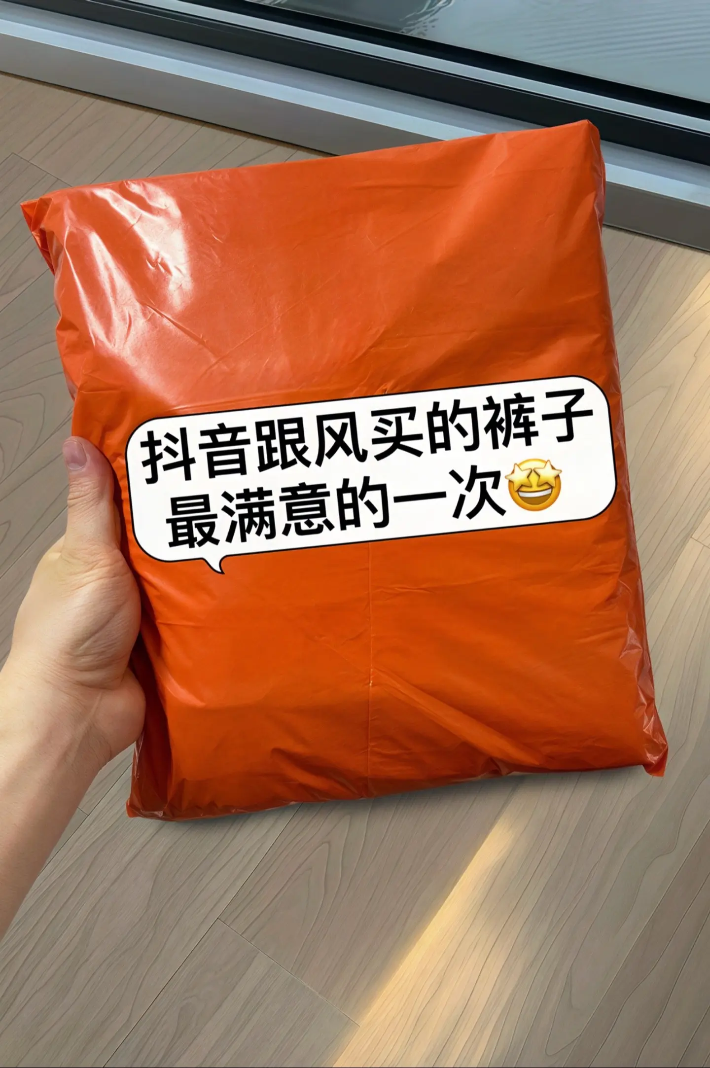 家人们谁懂啊！这条春季新款直筒牛仔裤，一上身真的爱惨了！浅色特别清新...