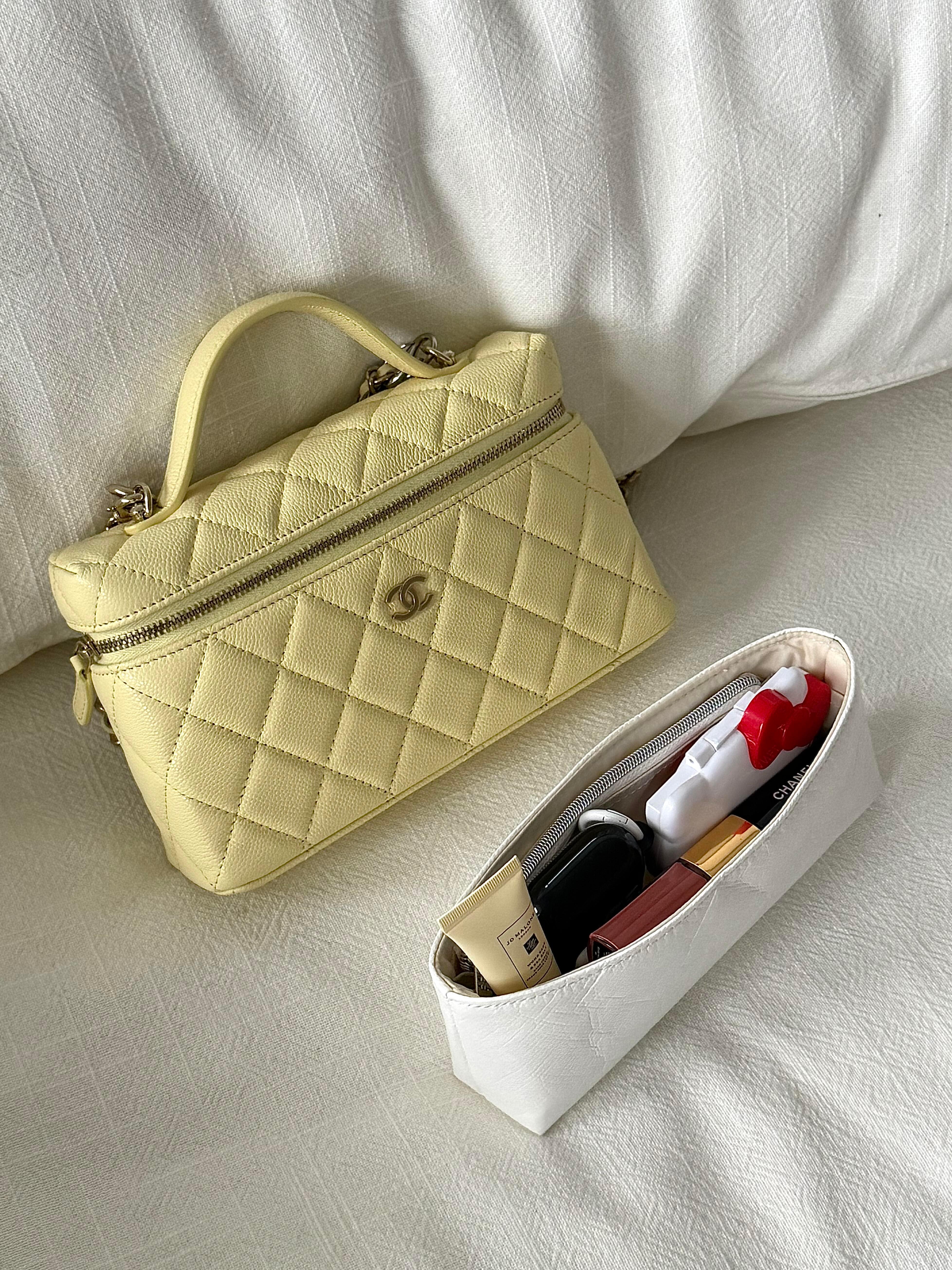 放小生活的一地鸡毛,放大人生的缕缕微光,请浅笑相拥一路坚强的自己。 