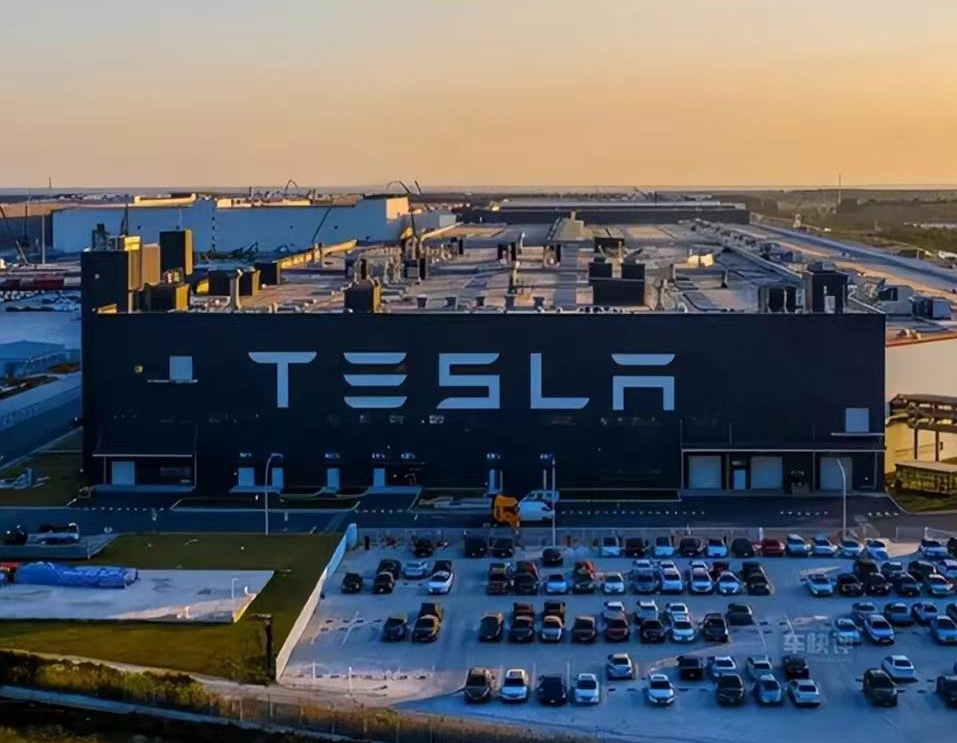 特斯拉 日前，针对有外媒关于特斯拉考虑剥离中国业务，为SpaceX合并铺路的报道