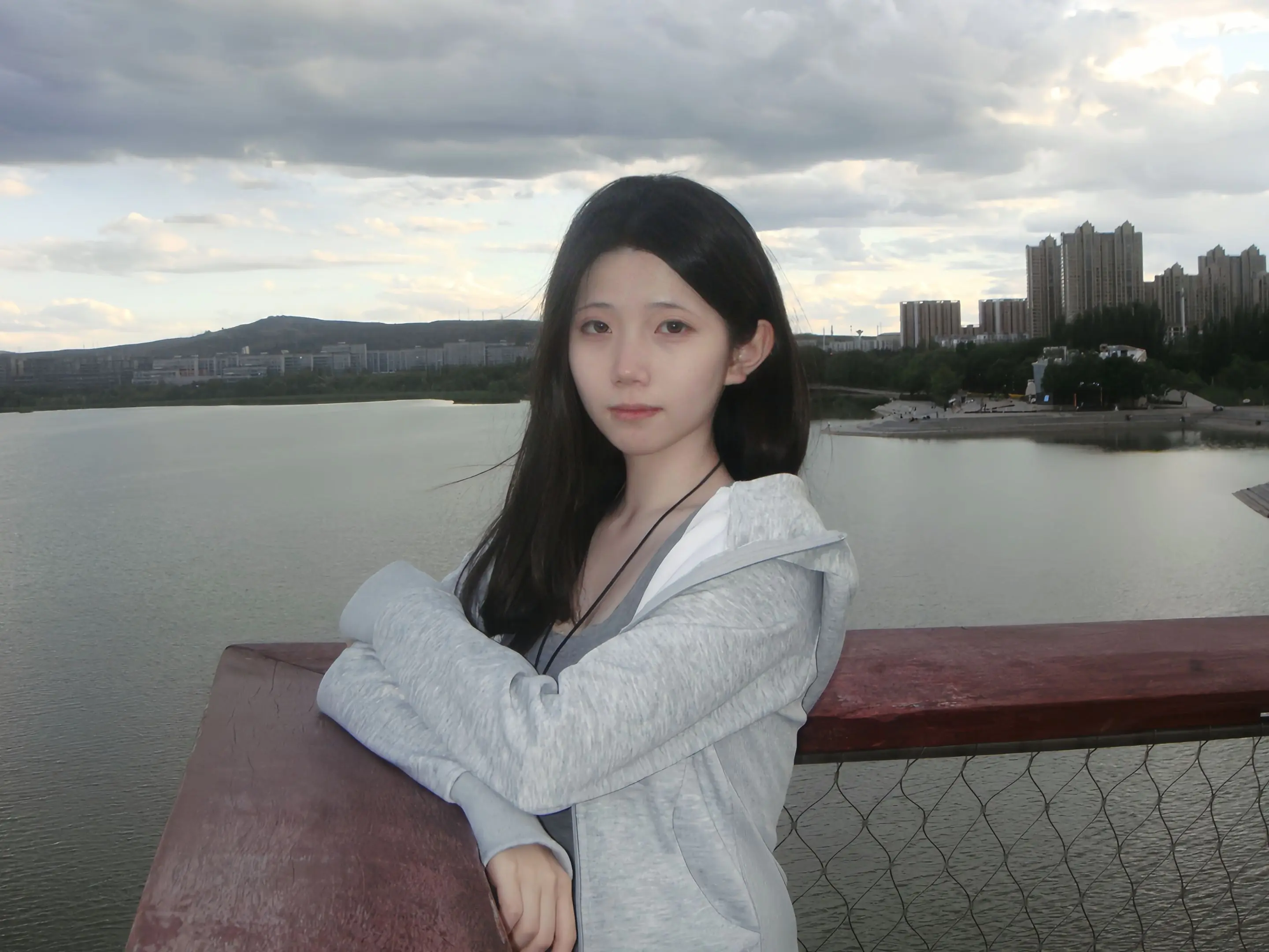 心似白云常自在，意如流水任东西。