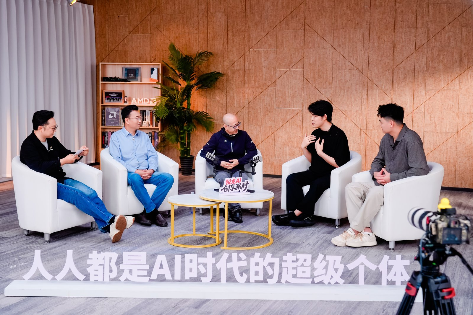 逛完AMD锐龙AI智能体创新应用大赛优秀作品展，感触特别深。如今圈内人人都在聊A