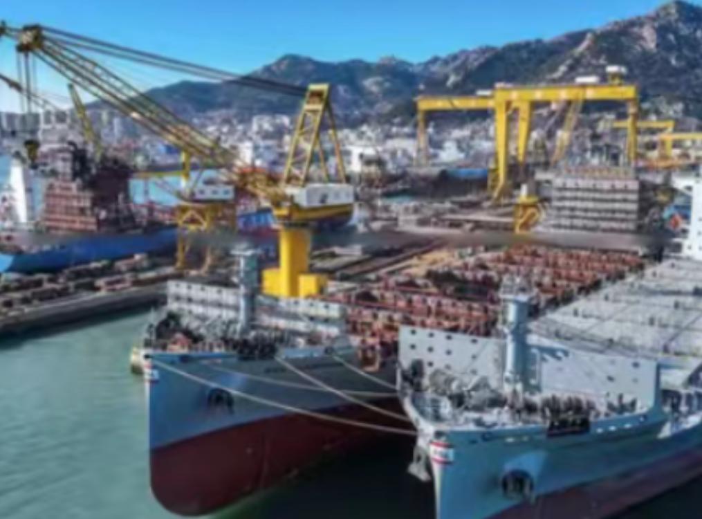 美国改口了，他们将矛头转向以色列，美方表示，若不是因为以色列先发制人攻击伊朗，伊