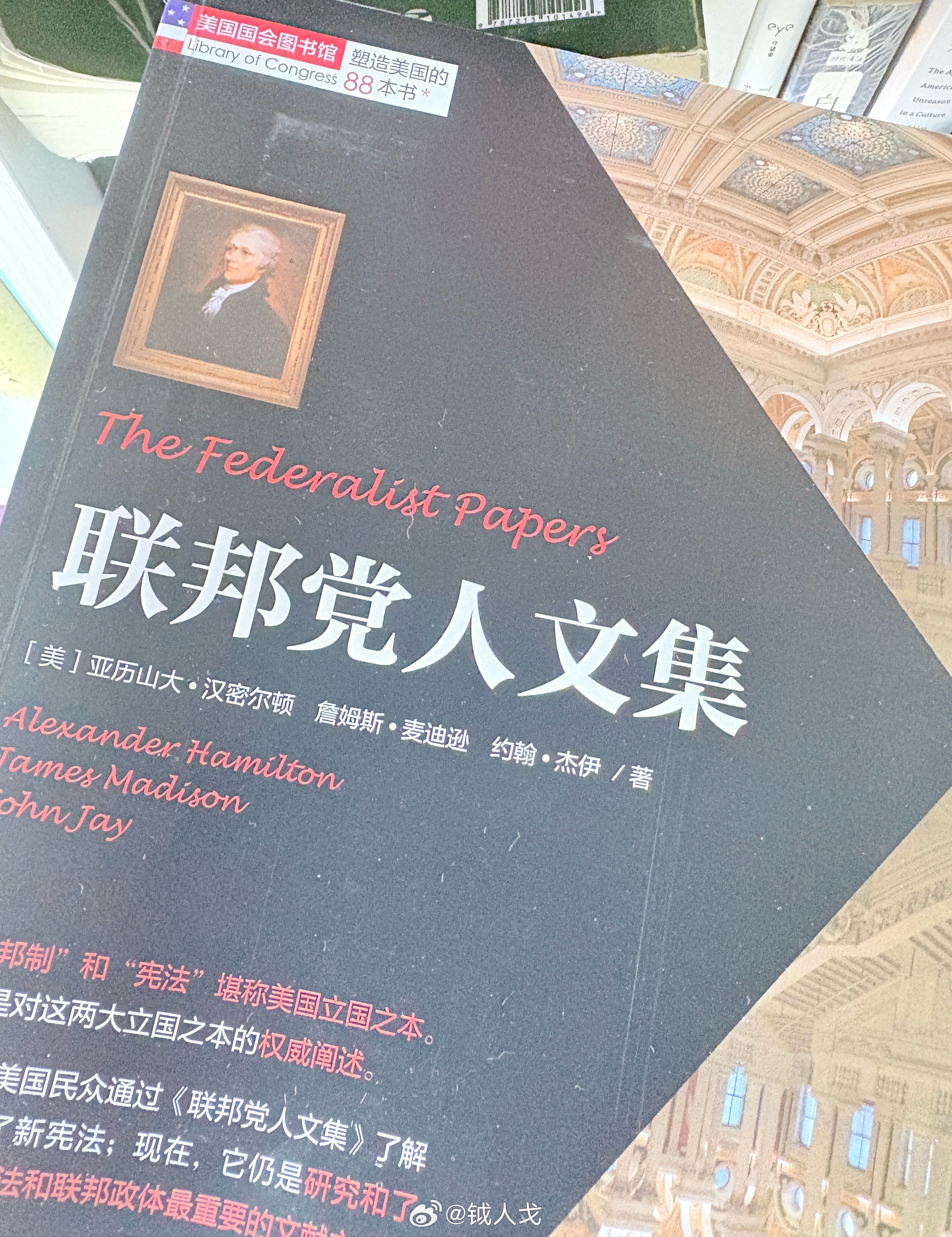 前几天，老幺两口子带娃去猫咖玩。娃见了每一只喵都激动地喊“皮皮”。娃最近处于语言