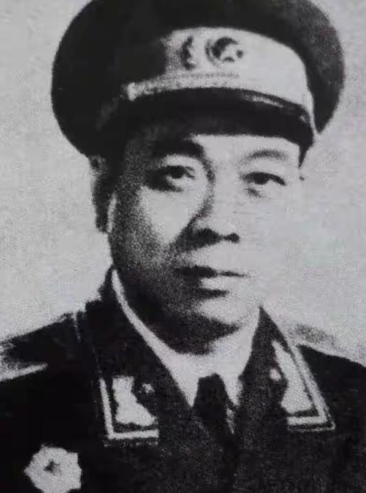 1948年，旅长吴忠执意要打一仗，政委坚决反对，吴忠一拍桌子怒道：“听我的，打上