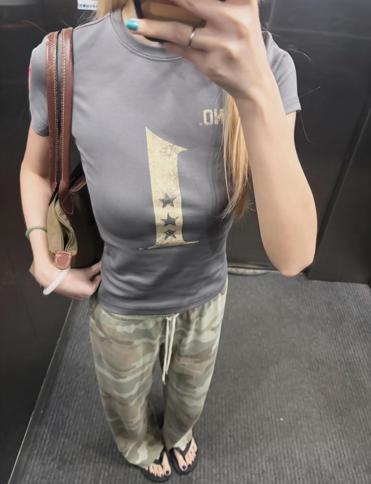 很舒服的一套~
不费力时髦 淡人的穿搭 舒服最重要 随便穿穿就很好看 日常穿搭 
