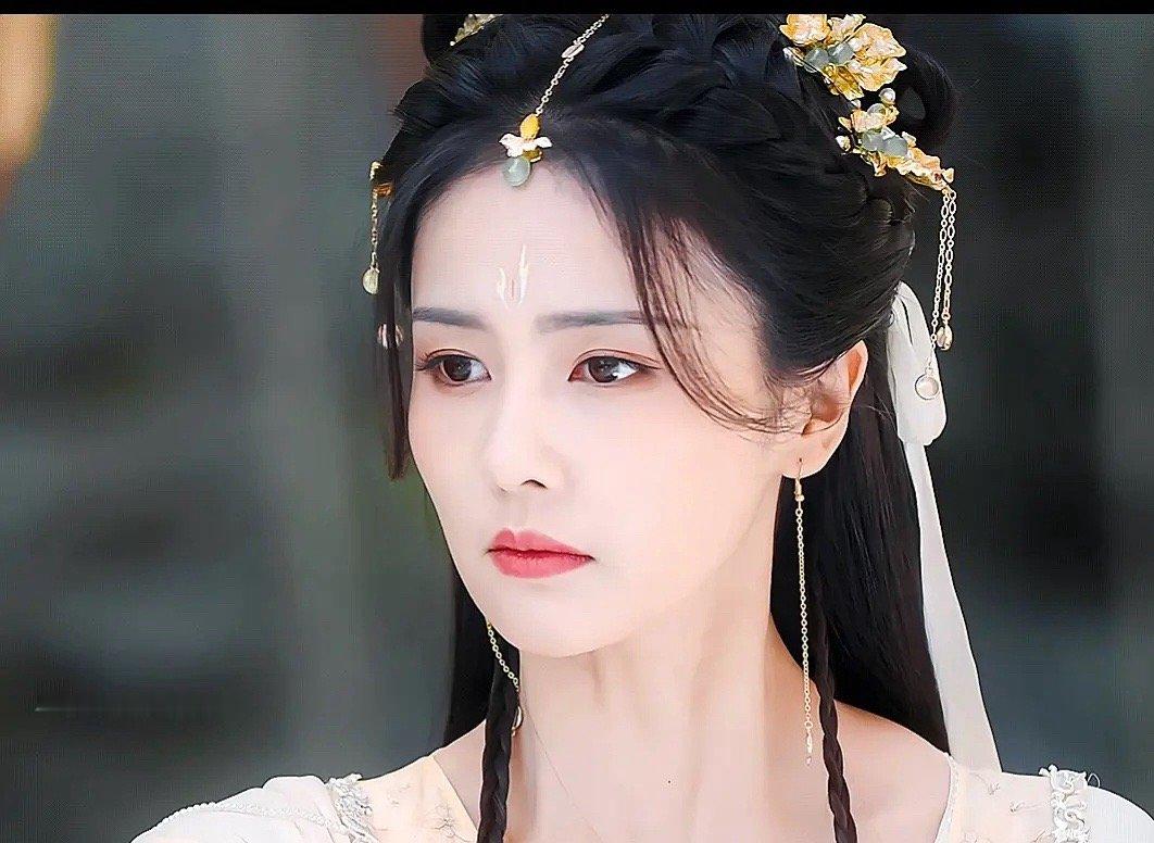 白鹿花期好短。最近的路透图都很疲惫，有点🍯的感觉了 ​​​