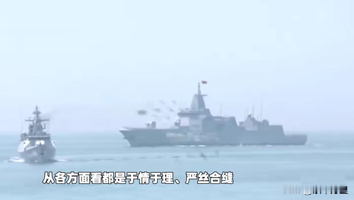 同框对比，没有对比就没有伤害，吨位非常明显。
2010年代以来，我国海军的发展，