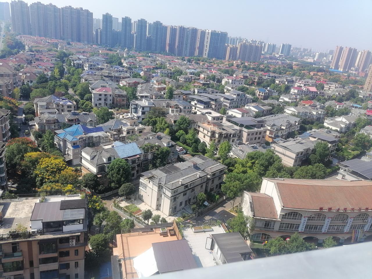 大家好，我是水电工星仔，兄弟们有福了，空闲时间刷头条也能看一下各种各样的房子了，