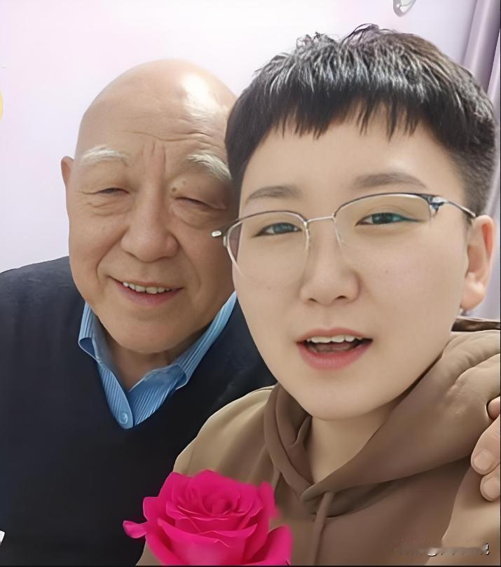 山东18岁女孩患红斑狼疮，父母带她辗转各大医院，花费几十万都没治好，却被65岁的