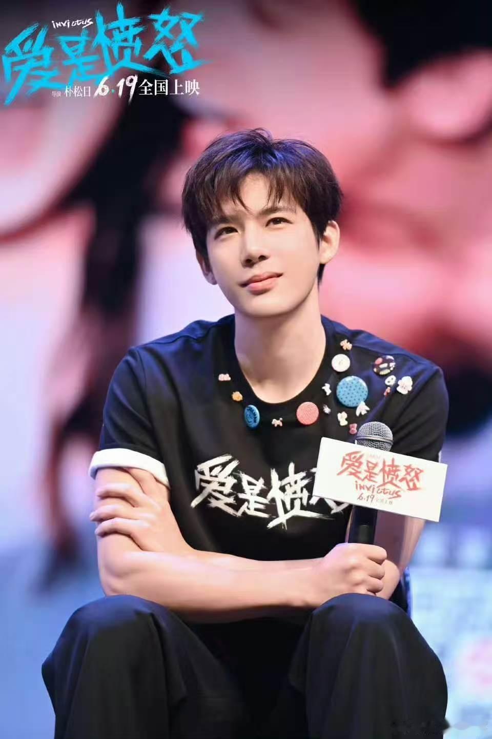 王安宇现场与观众畅聊心声 近距离倾听心声、真诚分享日常，收获满满好评，被夸奖后的