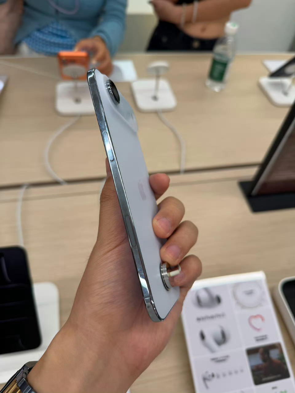 iPhone Air官方价格暴跌2000元苹果这波真的猛，iPhone Air直