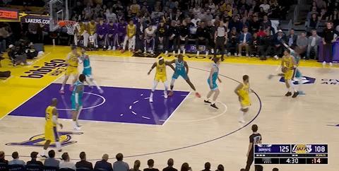 无敌超级大空位！文森特，投篮7中0了 