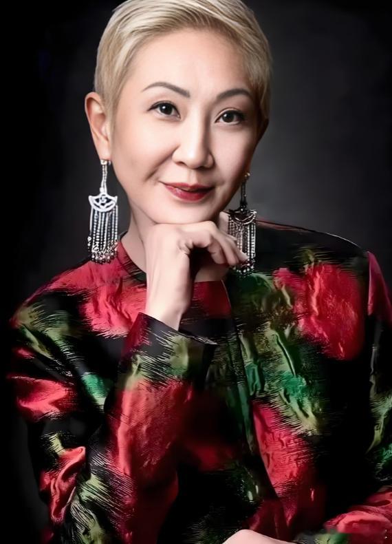 施南生的四柱八字：今天香港电影界的大咖，徐克的前妻，施南生先生去世了，给其看下八