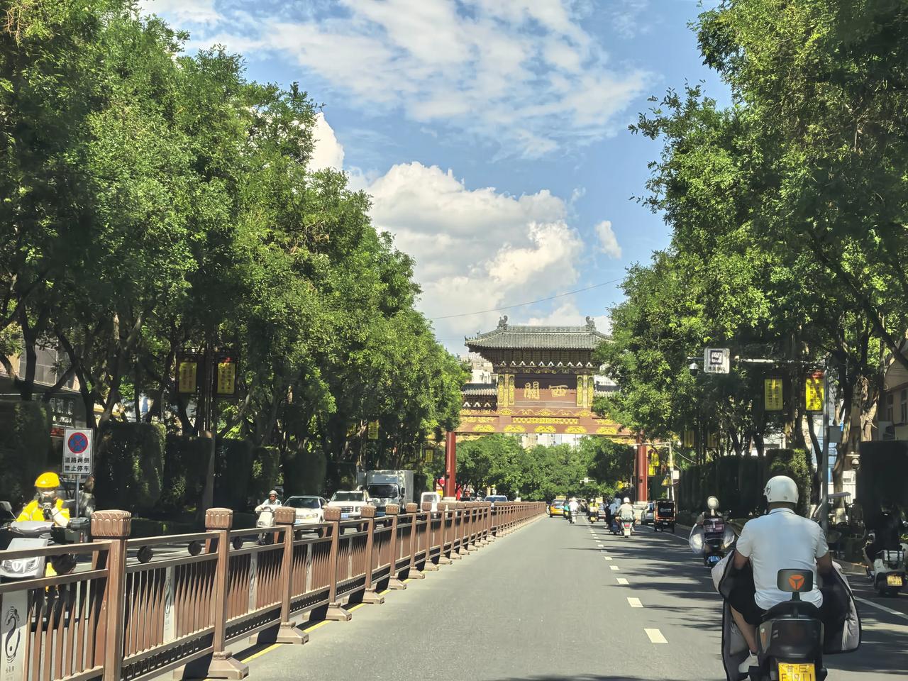 今年粗略一算，股票分红到手差不多4万块，也让我更加坚定自己攒股收息这条路。

我