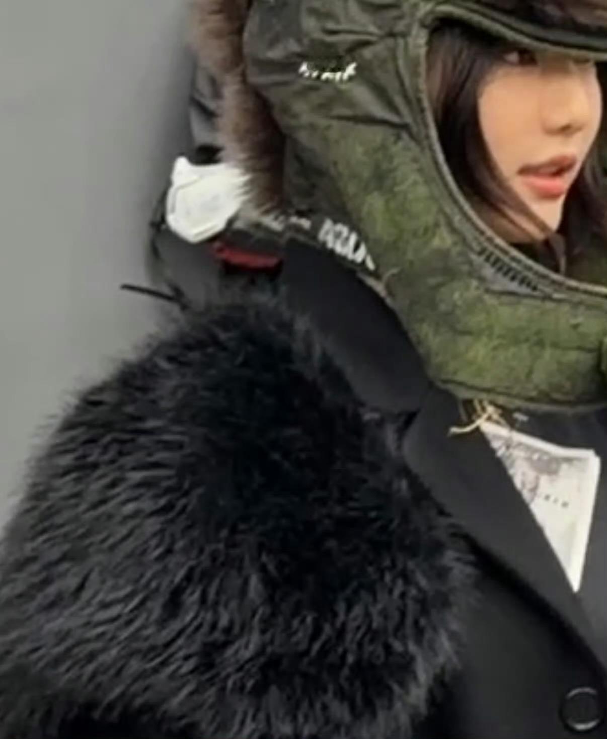 宁艺卓和格莱美制作人合作 宁艺卓休假期间会面了两位格莱美制作人，期待放大招新作品