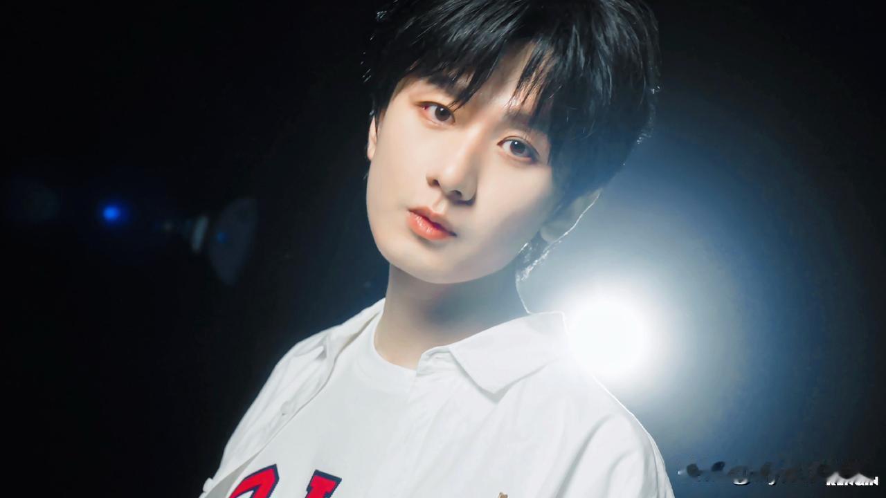 GAP想到让成毅跳舞的人简直是天才，成毅真的是无所不能，但是我们平时只看到过他精