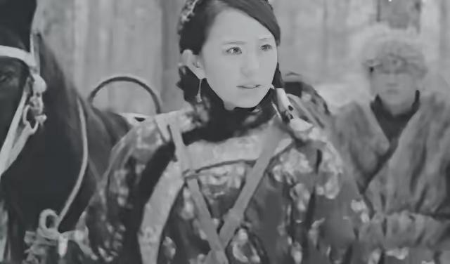 1943年，湘西女土匪吕芪有绝世容颜，垂涎其美貌者数不胜数，她却告诉众人：“若想