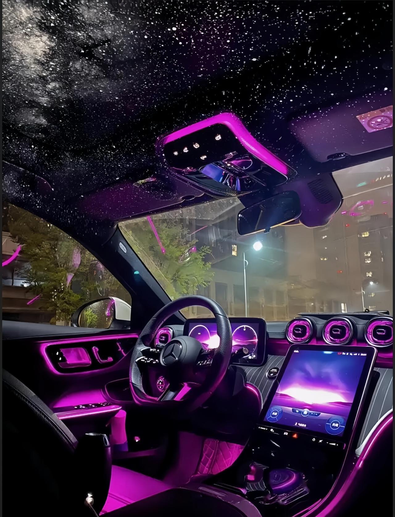 ✨奔驰配星空顶这套，氛围感是真的拿捏住了！尤其是带天窗的版本，晚上开出去那个感觉