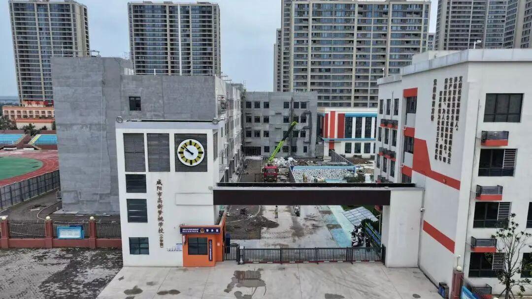 办学升级！咸阳市高新梦桃学校扩建教学楼项目进度条刷新，预计可容纳1005名学生.