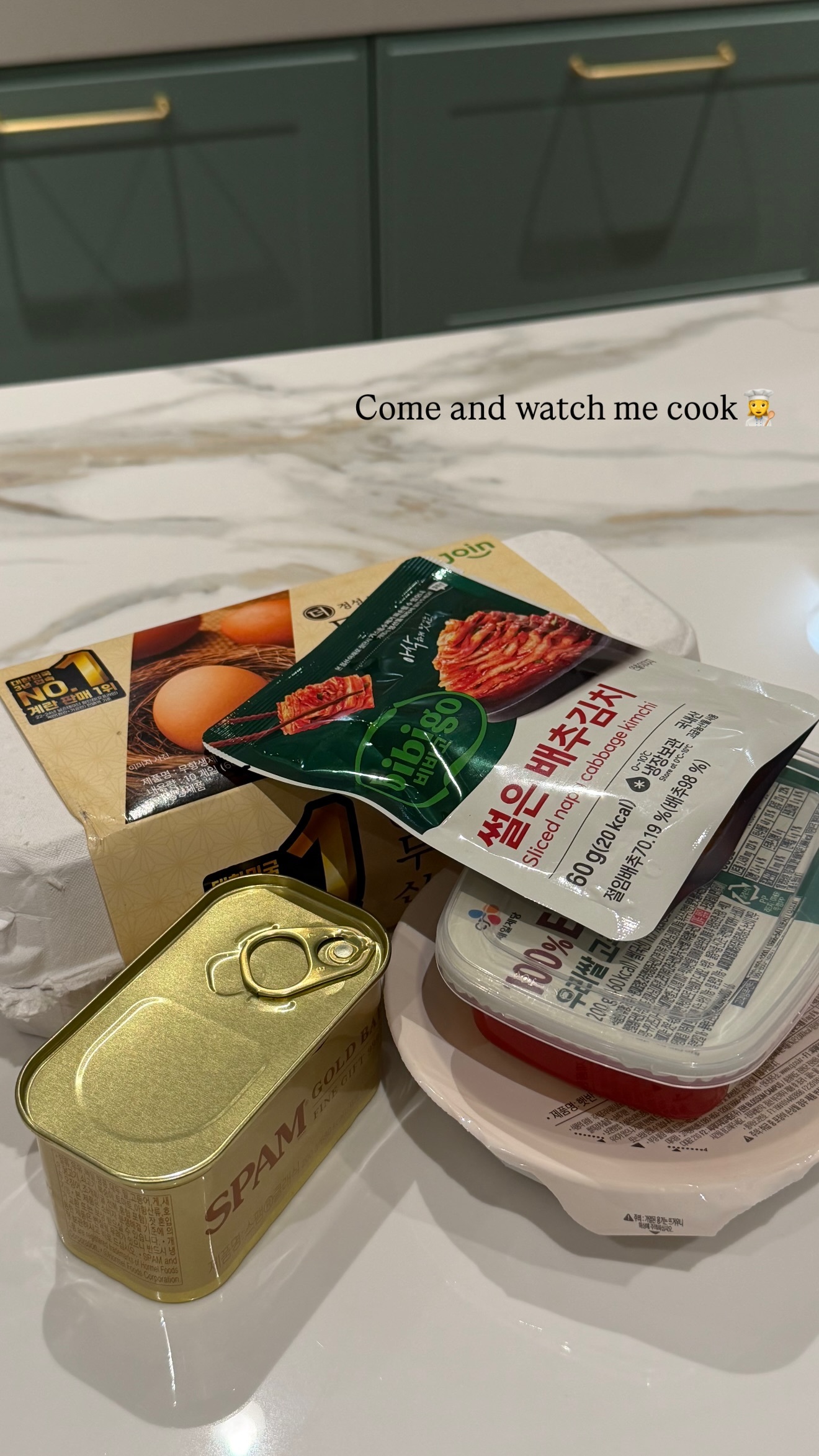 251021 Lisa更新 IG STORY🐣“来看我做饭👩🏻‍🍳”哦莫