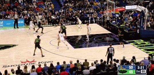 空切接球上篮~！！ 