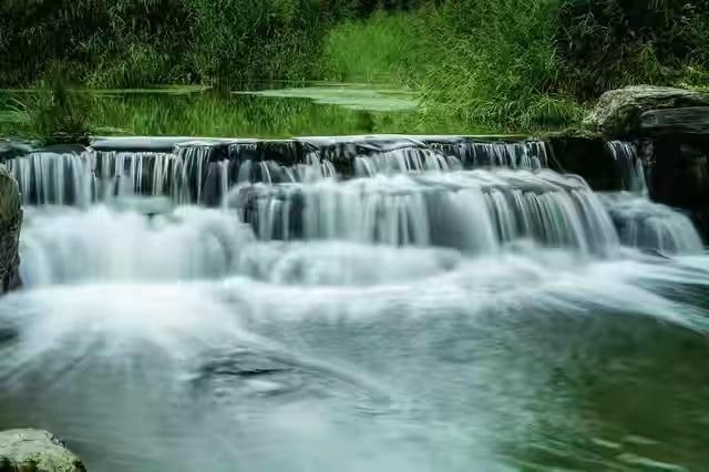 他乡千里，只为梦想志难移，岁月四季，万物一新岁月长。
     秋露未央，独对残