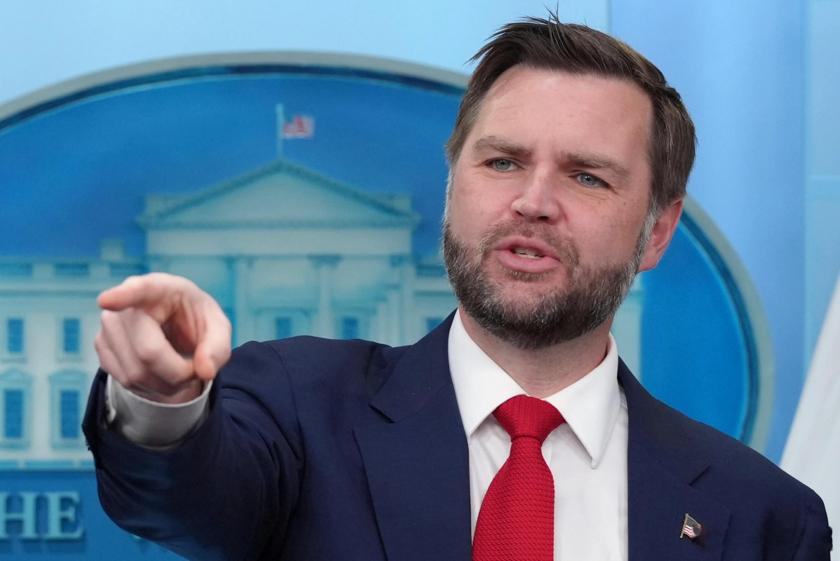 【美国解除对伊朗的封锁，伊朗最高领袖支持与美国官员直接对话】（美联社）——周四，
