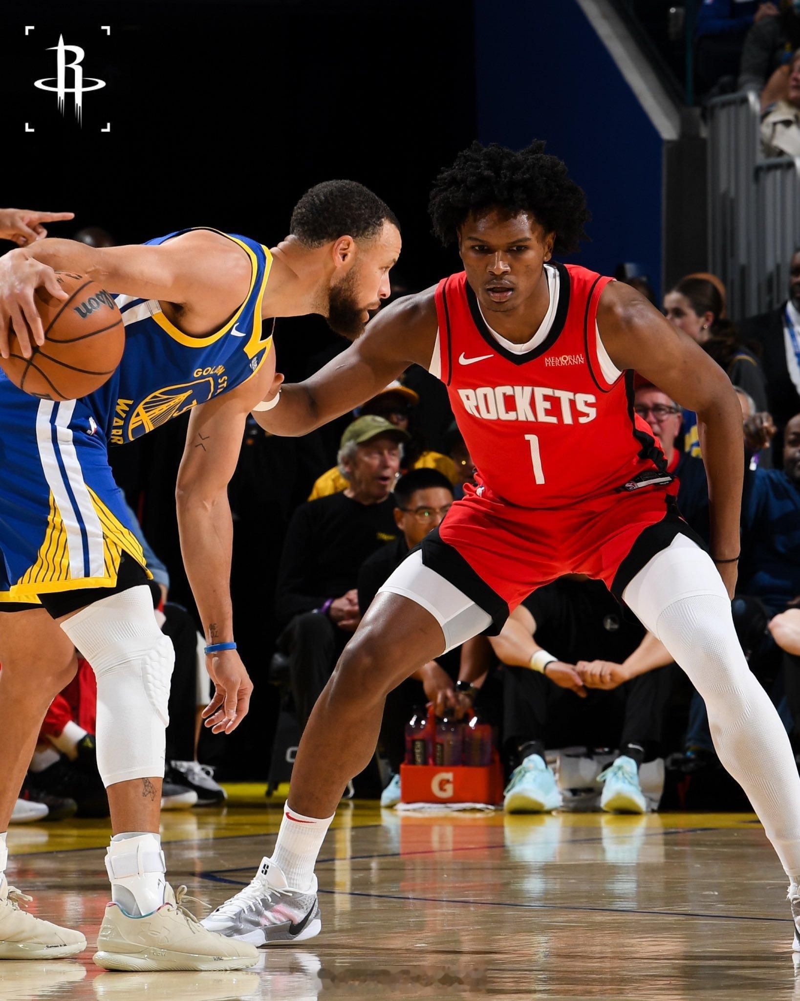 阿门汤普森是NBA历史上第9位在第一或第二个赛季入选最佳防守第一阵容的球员！他也