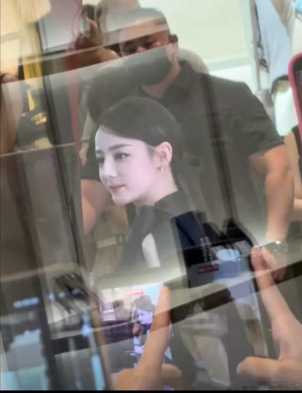 迪丽热巴顶光都美成这样内娱颜霸的含金量🈶！！ 