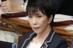 真到了失控那天，周边谁还能惯着？直接一锅端，彻底砸碎那个不安分的窝。这哪是重振啥