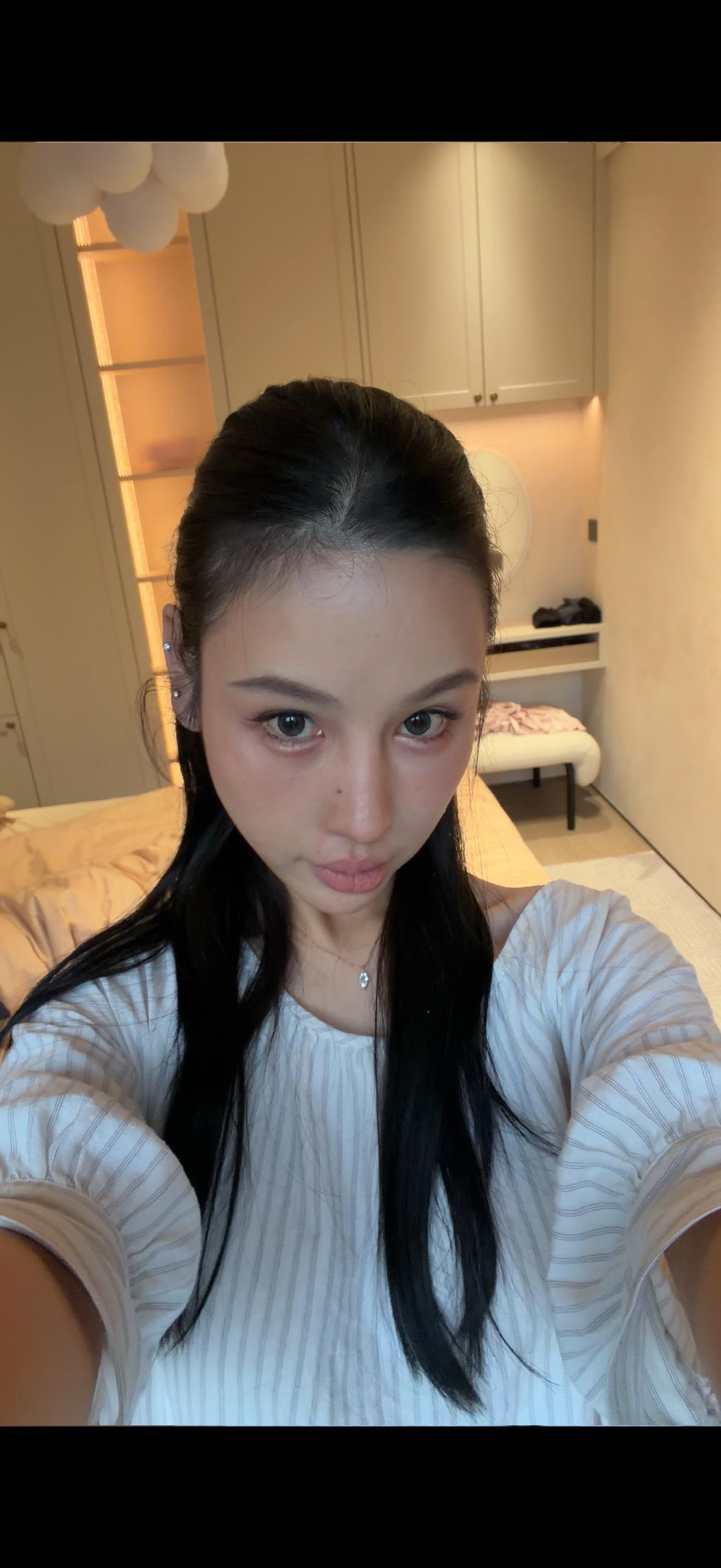 闺啊，你们都不想我，哼，不更新哈哈哈哈哈哈让你们想的狠的时候更新哈哈哈哈哈哈哈哈