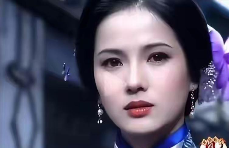 顶级操盘手看剧，从不关心主角死活，他们只盯一个东西：冲突。
普通人看戏，纠结赵倩